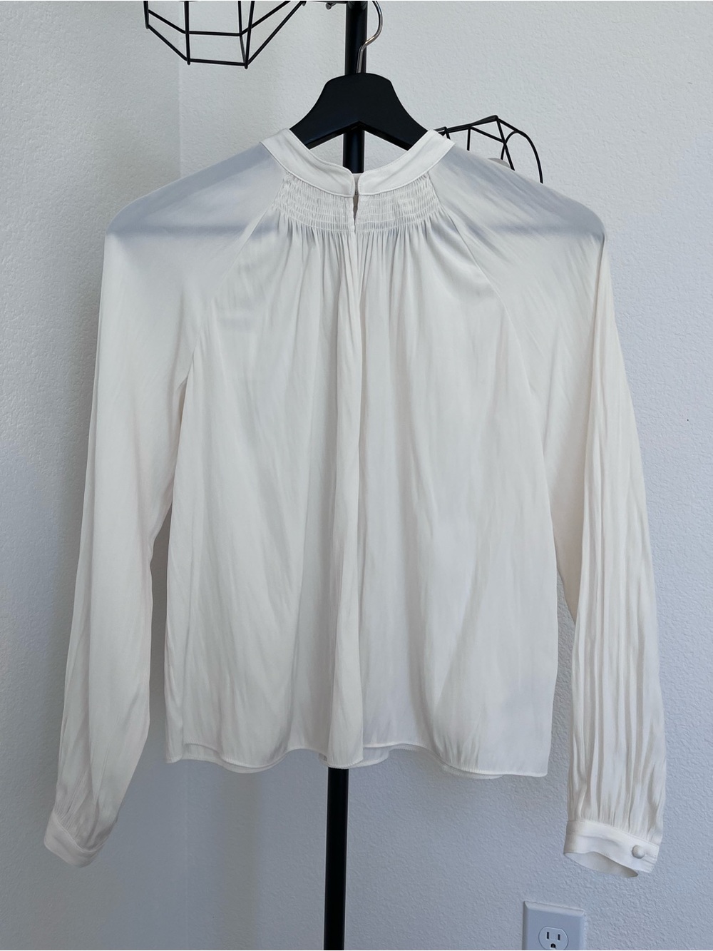 Aritzia Wilfred Cream Long-Sleeve Smocked Yoke Blouse
